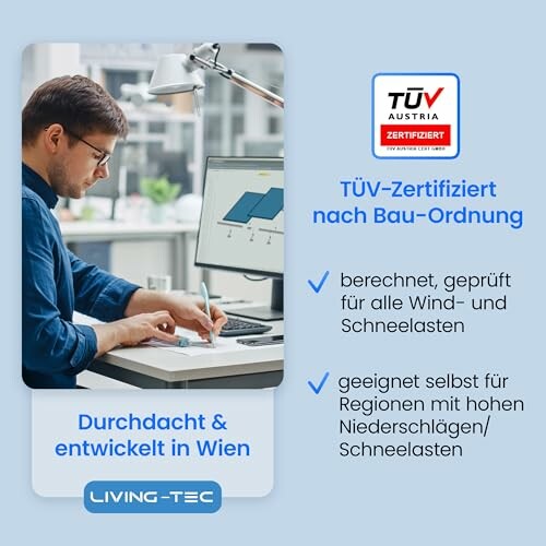 Mann arbeitet am Computer mit TÜV-Zertifizierung.